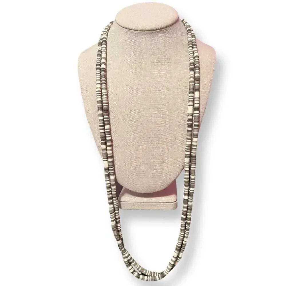 🤯5/$25🤯 Long Gray White Necklace With Interesting Clasp